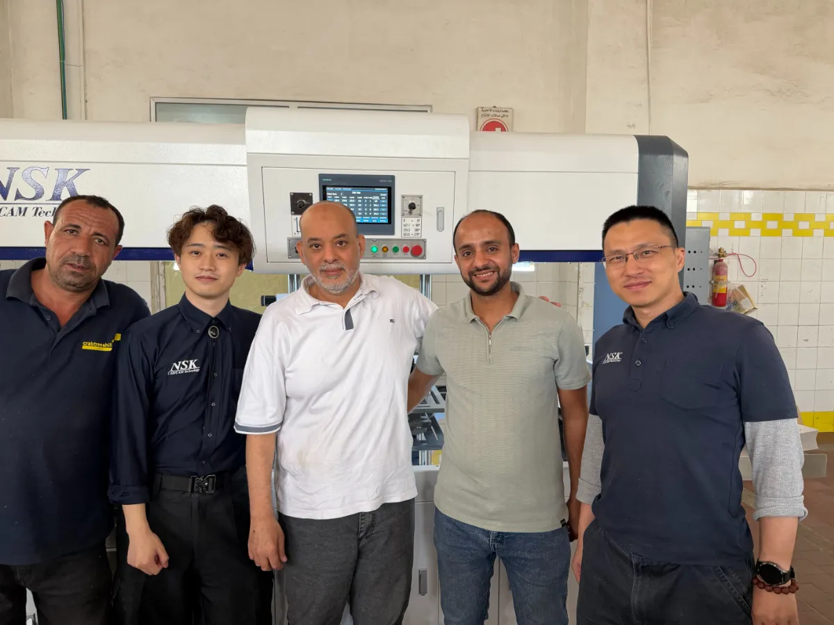 El-Alamein Pack社とNSKのスタッフ