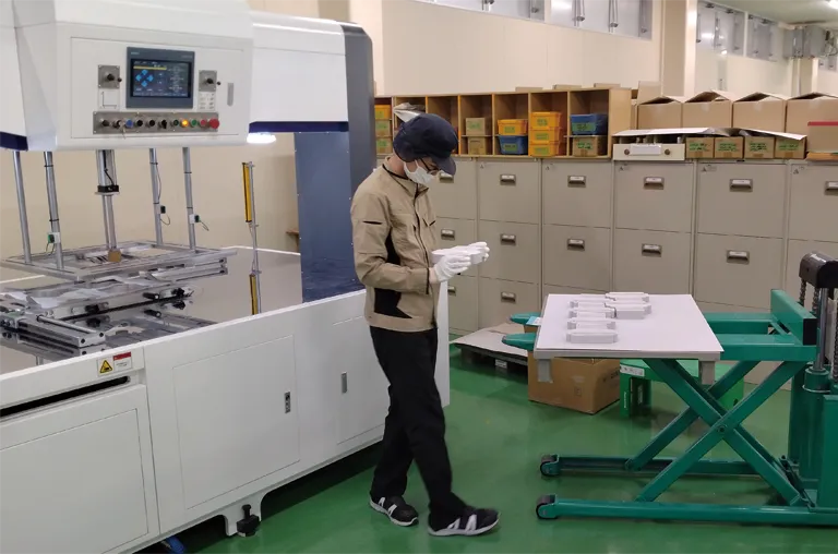 製品の裏面チェック