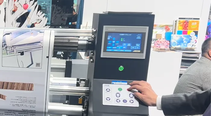 タッチパネルの操作によって直感的なオペレーション