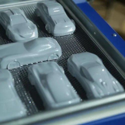 世界で最も売れているデスクトップ型高機能小型真空成型機formechの使い方_①本体に型をセットする