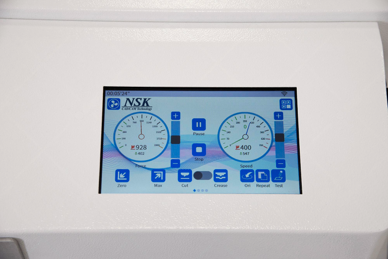 NS-X Flatbedのタッチパネルインターフェース