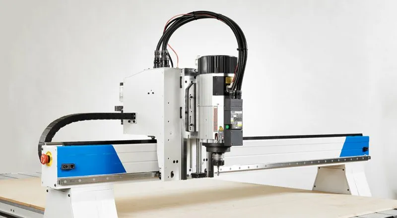 日本製図器工業が販売するCNCルーター、AxyzINNOVATORのシングルガントリー