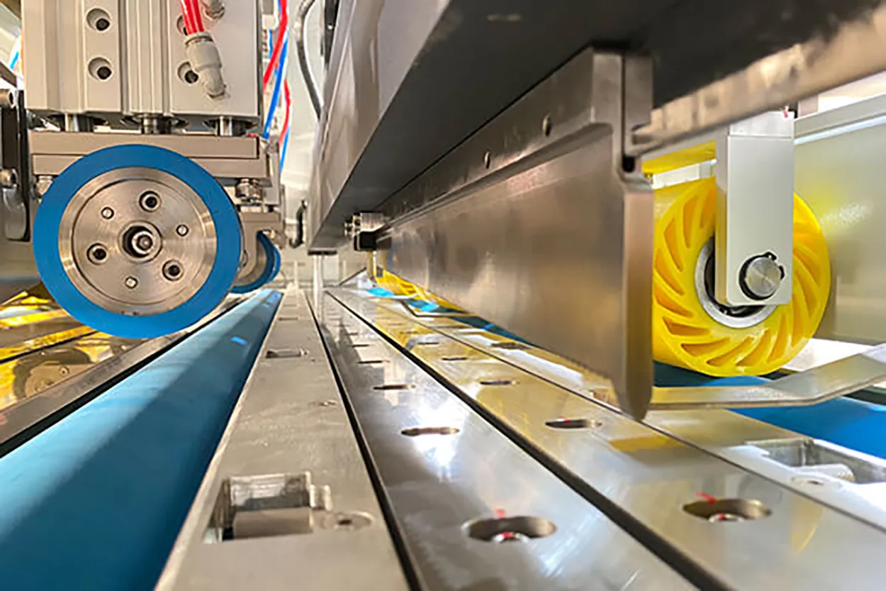 IntelligentBoxが対応できる横方向のスロッティングと罫線加工