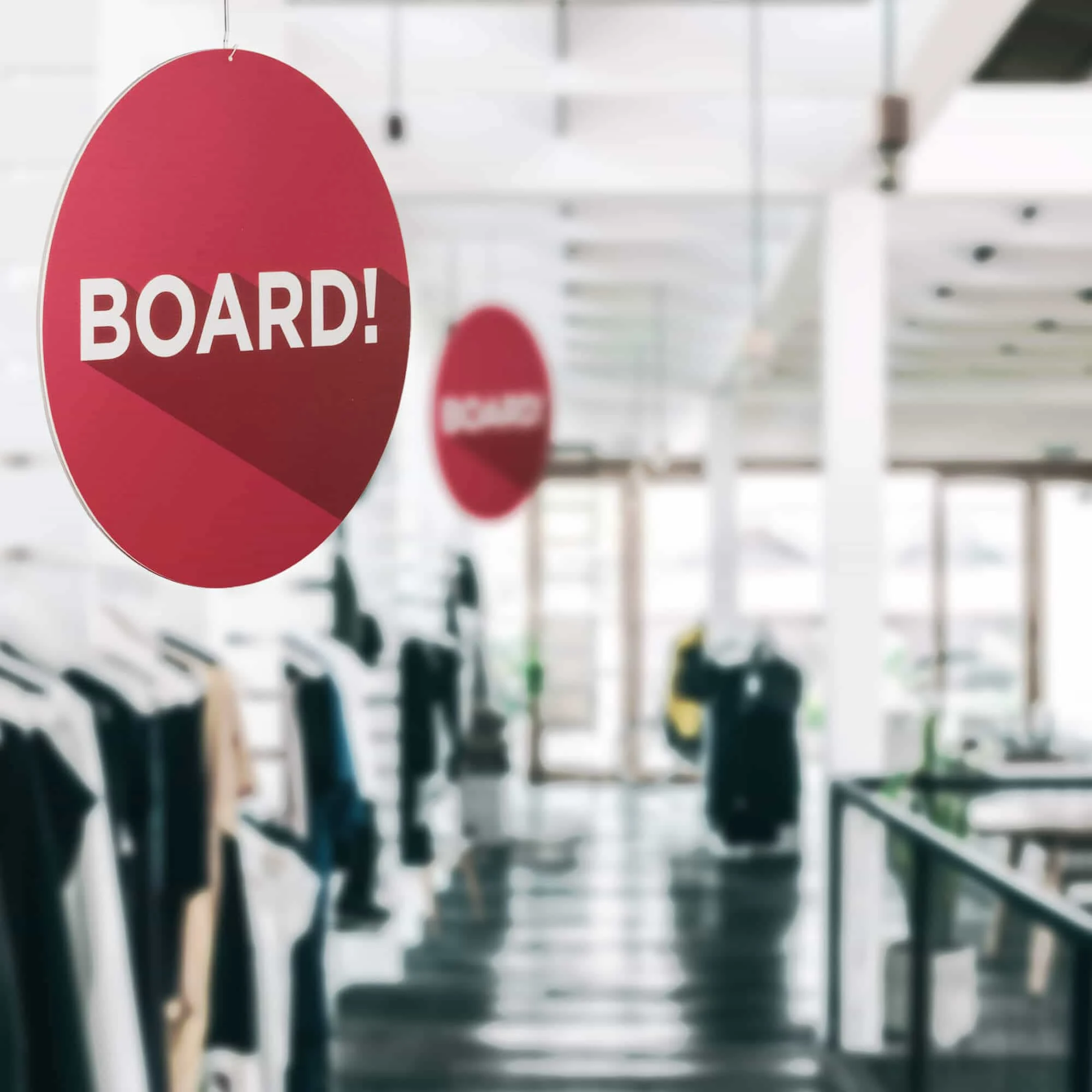 KROMAディスプレイボード アパレルショップ内の吊り下げ式のボード